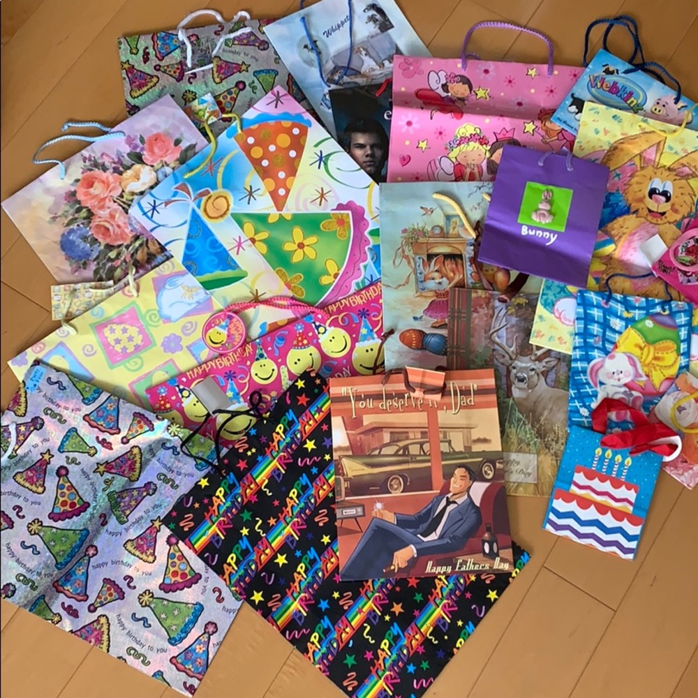 Gift bags & wrapping paper bundle